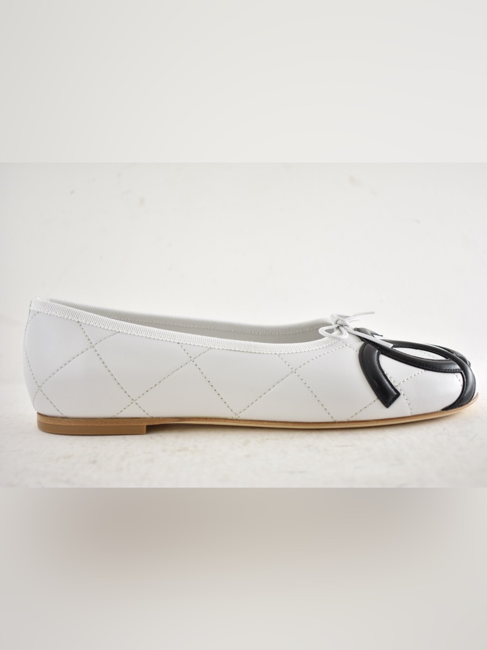 Chanel 26M Coco Beach Cambon White Black CC XL Logo Ballet Ballerina Flat 39.5 - Picture 2 of 16